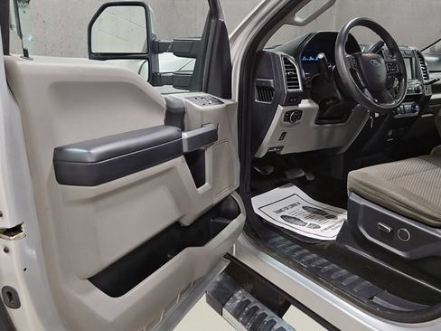 Used 2017 Ford F350 XLT w/ XLT Premium Package AWD/4WD image 10