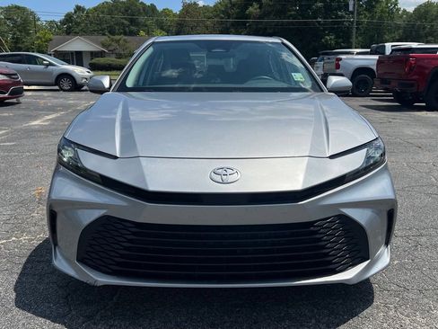 Used 2025 Toyota Camry LE FWD image 4