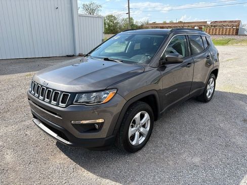Used 2018 Jeep Compass Latitude w/ Popular Equipment Group AWD/4WD image 7