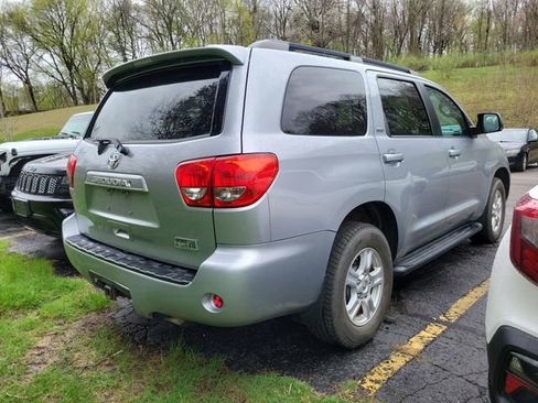 Used 2017 Toyota Sequoia SR5 image 3