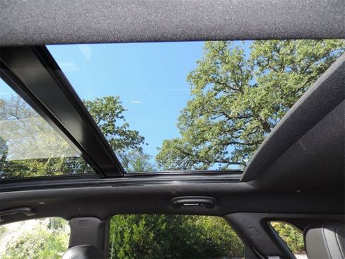 Certified 2025 Cadillac XT5 Premium Luxury image 10