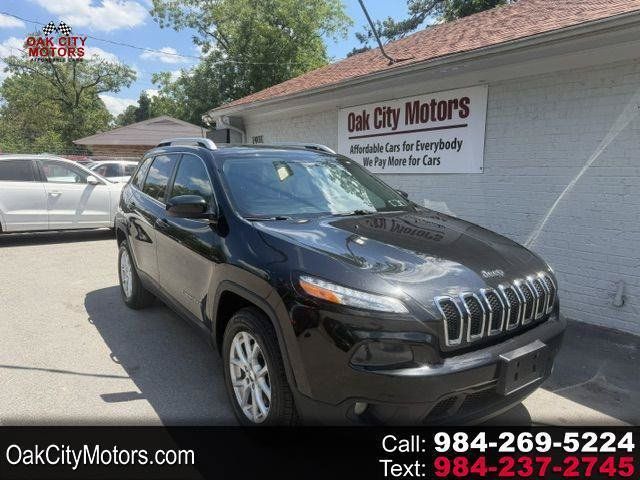 Used 2016 Jeep Cherokee Latitude w/ Cold Weather Group AWD/4WD image 1