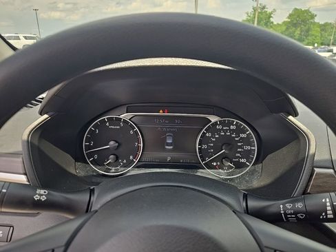 Used 2025 Nissan Altima 2.5 SV FWD image 7