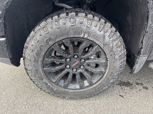 Used 2022 GMC Sierra 1500 AT4X image 11