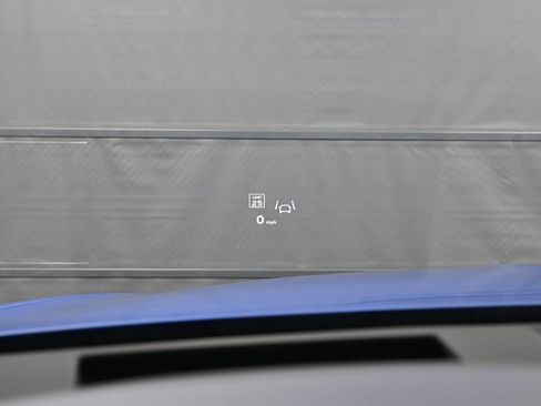 Used 2025 Bentley Bentayga image 21