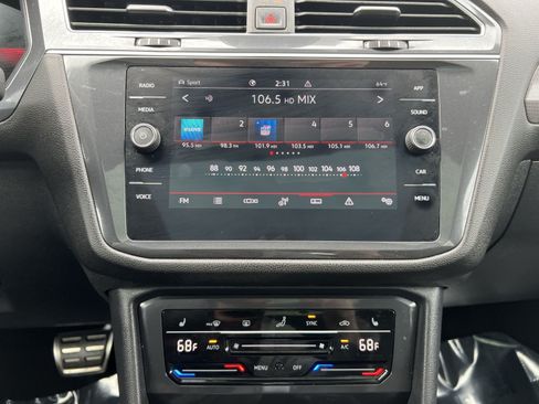 Used 2023 Volkswagen Tiguan SE R-Line AWD/4WD image 18