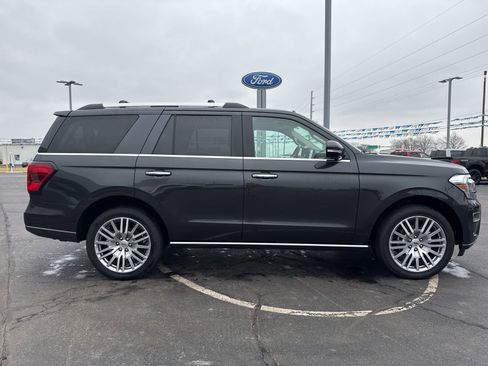 Used 2024 Ford Expedition Limited image 4