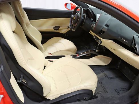 Used 2018 Ferrari 488 GTB image 32