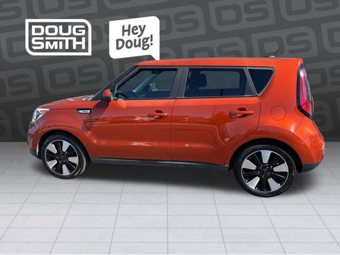Used 2018 Kia Soul + FWD image 2