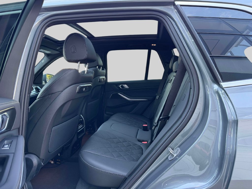 Certified 2026 BMW X5 xDrive40i w/ Parking Assistance Package AWD/4WD image 13