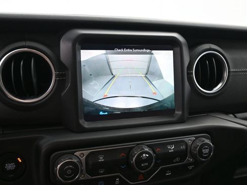 Used 2023 Jeep Wrangler Unlimited Sahara image 22