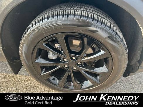 Certified 2023 Ford Explorer Platinum w/ Technology Package AWD/4WD image 5