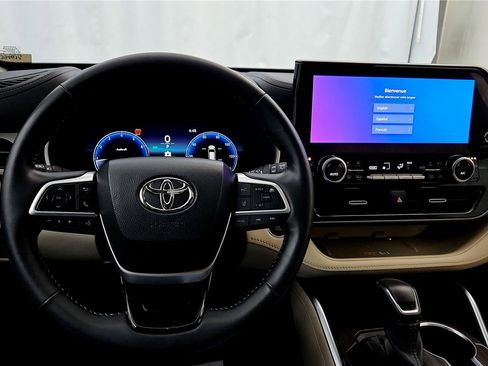 Used 2024 Toyota Highlander Limited image 29