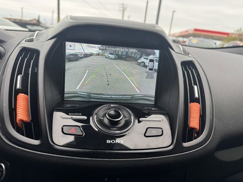 Used 2019 Ford Escape Titanium image 30