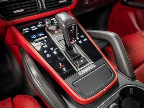 Used 2023 Porsche Cayenne Platinum Edition image 51