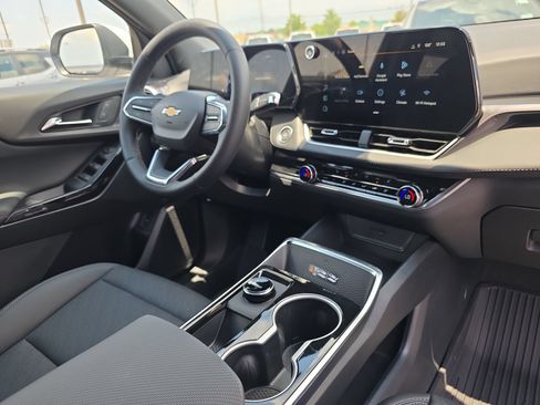 New 2027 Chevrolet Equinox LT w/ Convenience Package II FWD image 16