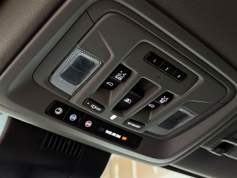 Used 2025 GMC Sierra 1500 Denali AWD/4WD image 21