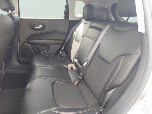 Used 2018 Jeep Compass Latitude image 19