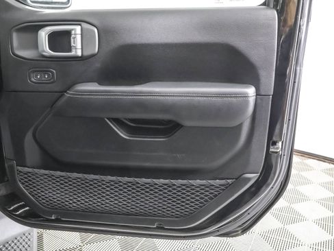 Used 2020 Jeep Wrangler Unlimited Sahara image 38