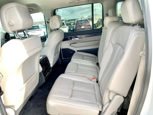 Used 2022 Jeep Wagoneer Series I AWD/4WD image 17