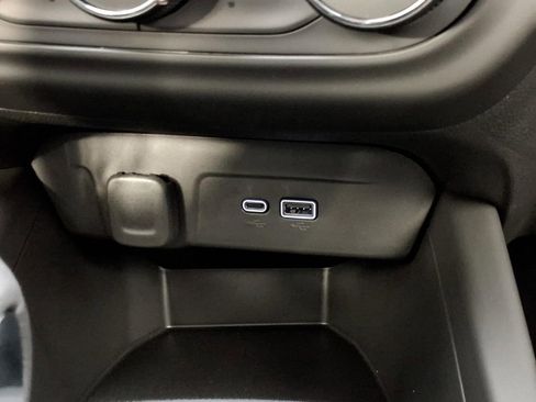 New 2026 Chevrolet Trax RS w/ Sunroof Package image 9