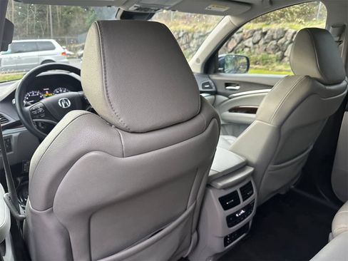 Used 2017 Acura MDX w/ Technology & Entertainment image 11