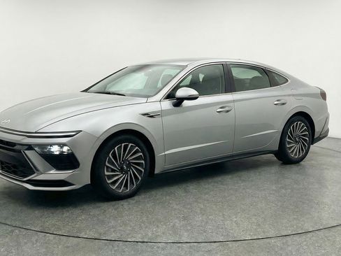 Used 2025 Hyundai Sonata SEL FWD image 3