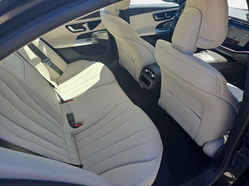 Used 2025 Mercedes-Benz E 350 Sedan image 11