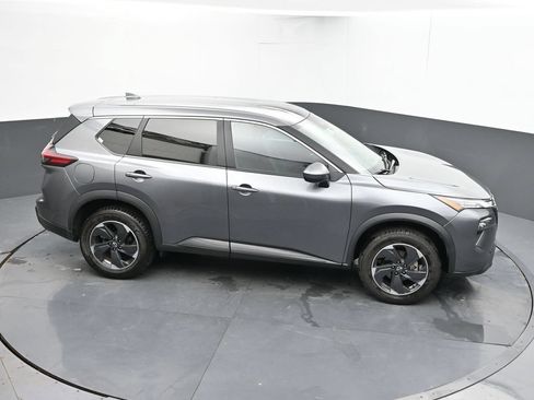 Used 2024 Nissan Rogue SV FWD image 24