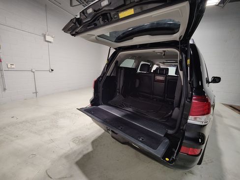 Used 2015 Lexus LX 570 4WD w/ Luxury Package image 8