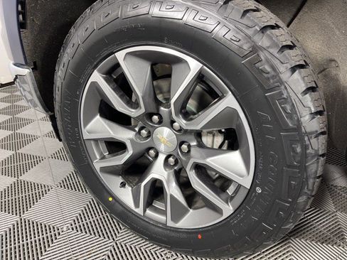 Used 2022 Chevrolet Silverado 1500 LT AWD/4WD image 9