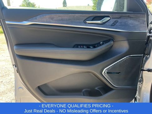 New 2024 Jeep Grand Cherokee Overland image 7