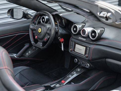 Used 2015 Ferrari California T image 8