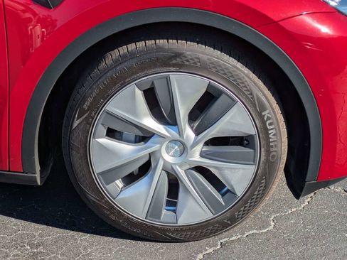 Used 2022 Tesla Model Y Long Range AWD/4WD image 11