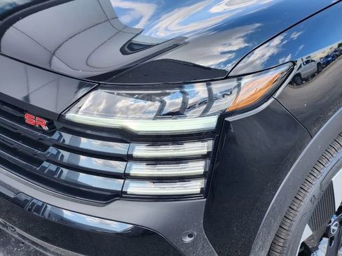 New 2025 Nissan Kicks SR w/ Illumination Package image 7