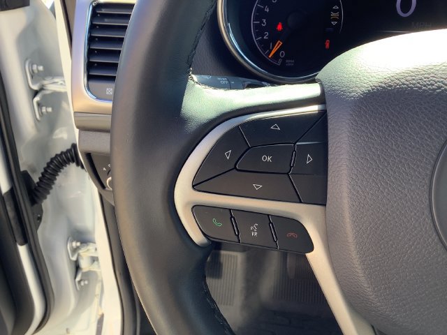 Used 2020 Jeep Grand Cherokee Altitude AWD/4WD image 13