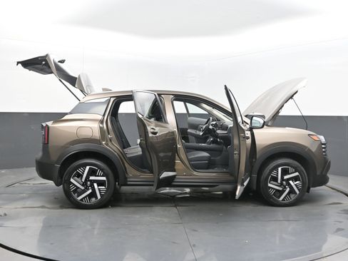 Certified 2025 Nissan Kicks SV image 34