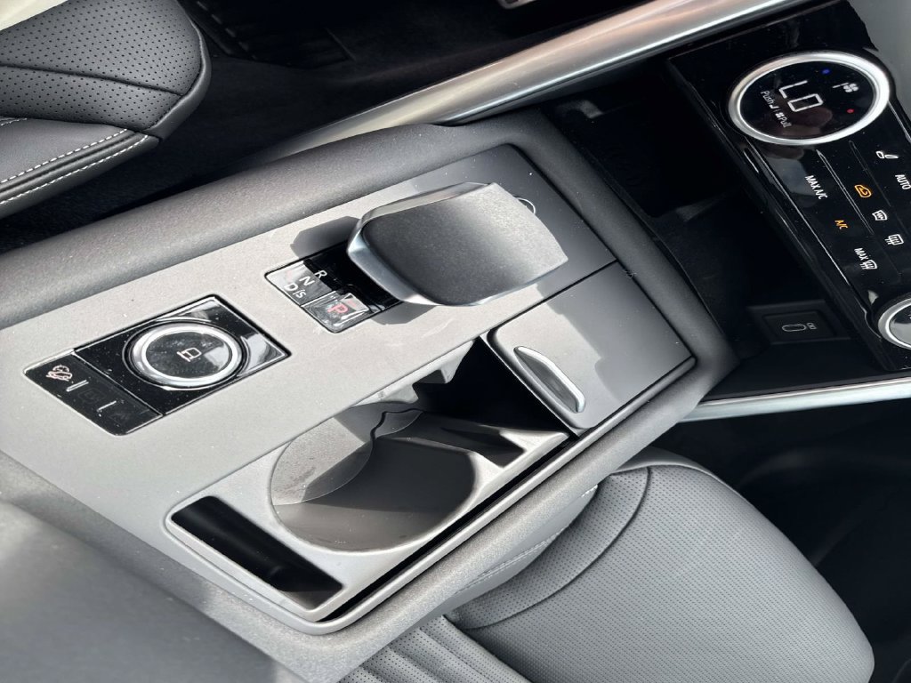 New 2026 Land Rover Discovery Dynamic SE AWD/4WD image 29
