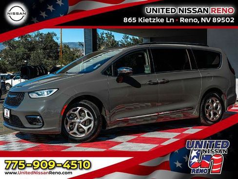 Used 2023 Chrysler Pacifica Limited FWD image 1