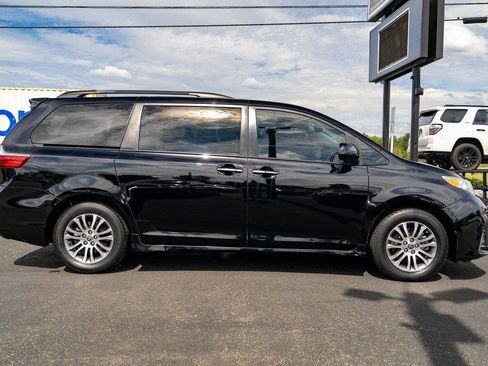 Used 2020 Toyota Sienna XLE image 8