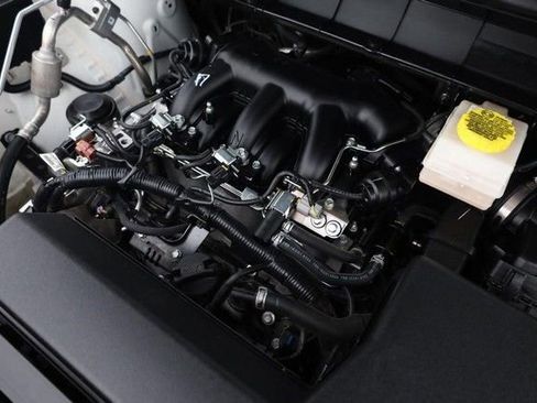 Certified 2025 Nissan Pathfinder SV FWD image 28
