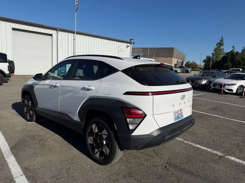 Used 2024 Hyundai Kona SEL AWD/4WD image 3
