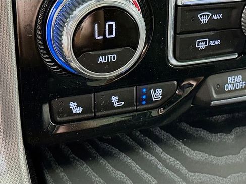 Used 2024 GMC Yukon XL Denali AWD/4WD image 21