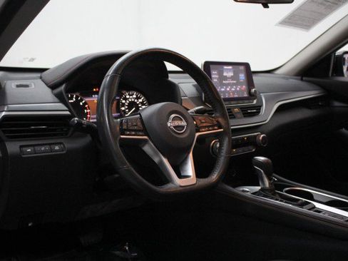 Used 2023 Nissan Altima 2.5 SR AWD/4WD image 6