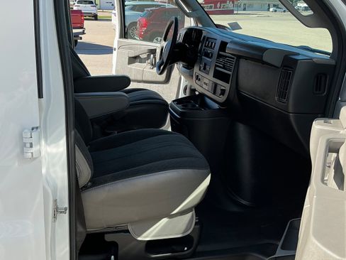 Used 2023 GMC Savana 2500 Work Van image 9