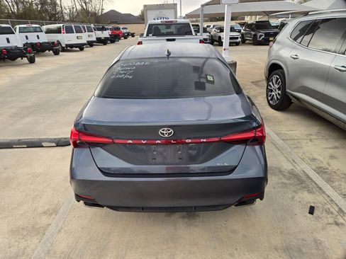 Used 2022 Toyota Avalon XLE image 4