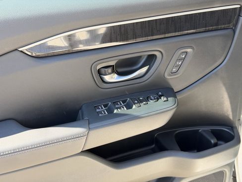 Used 2025 Honda Pilot Elite image 11