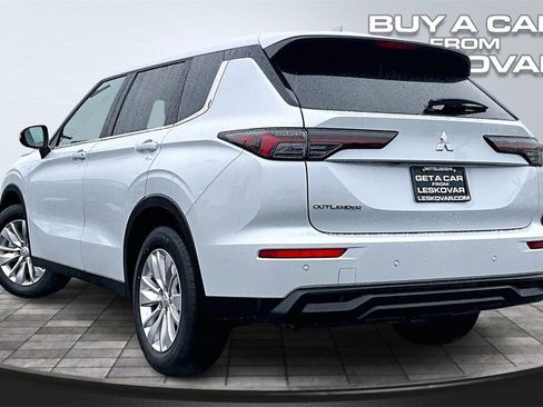 New 2026 Mitsubishi Outlander ES image 3