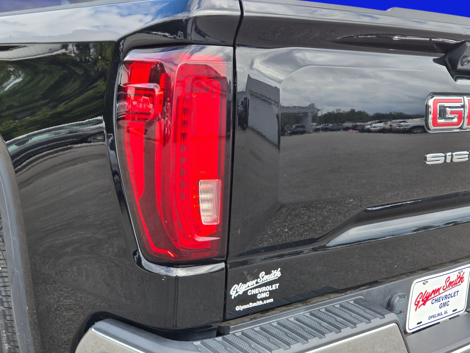 Used 2023 GMC Sierra 1500 SLT RWD image 9