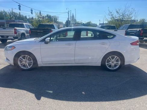 Used 2018 Ford Fusion SE FWD image 4